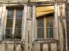  fenêtres de vieil immeuble